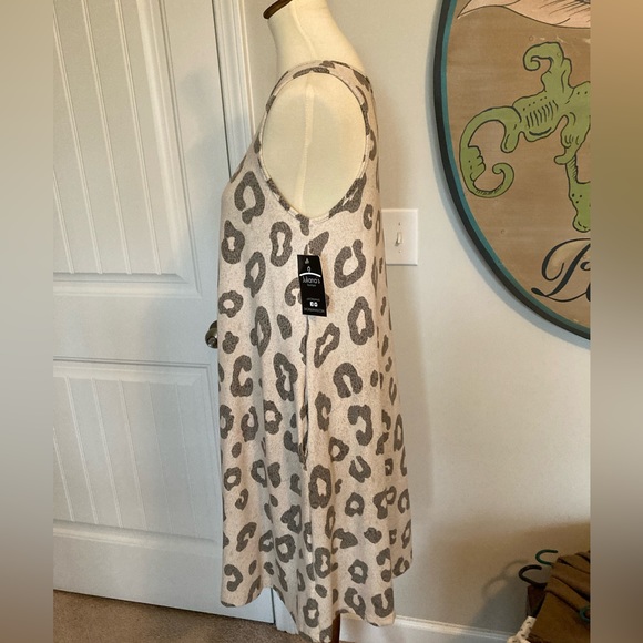 Sleeveless swing dress with pockets - Picture 2 of 8